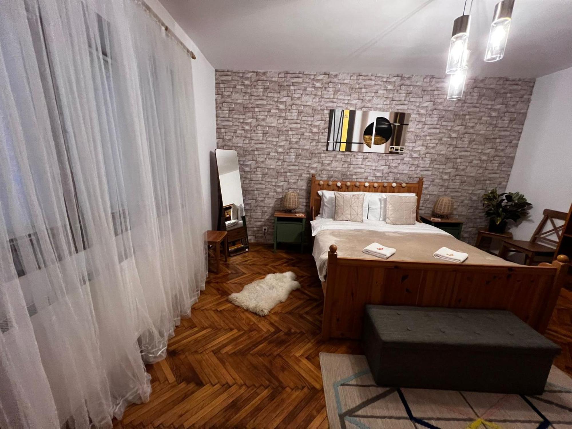 Appartamento Eden Garden Braşov Esterno foto