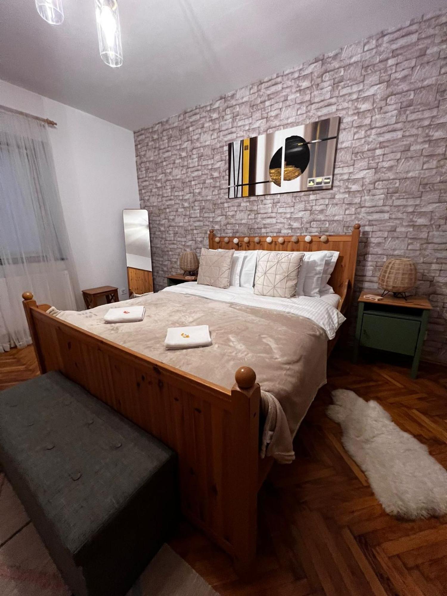Appartamento Eden Garden Braşov Esterno foto